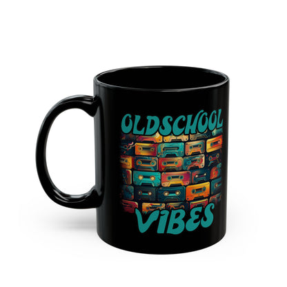 Oldschool Vibes 80er Retro Kassette Tasse, Geschenk für Musikliebhaber, Vintage Musik, Retro Kassette T-Shirt, Tasse Black Mug (11oz, 15oz)