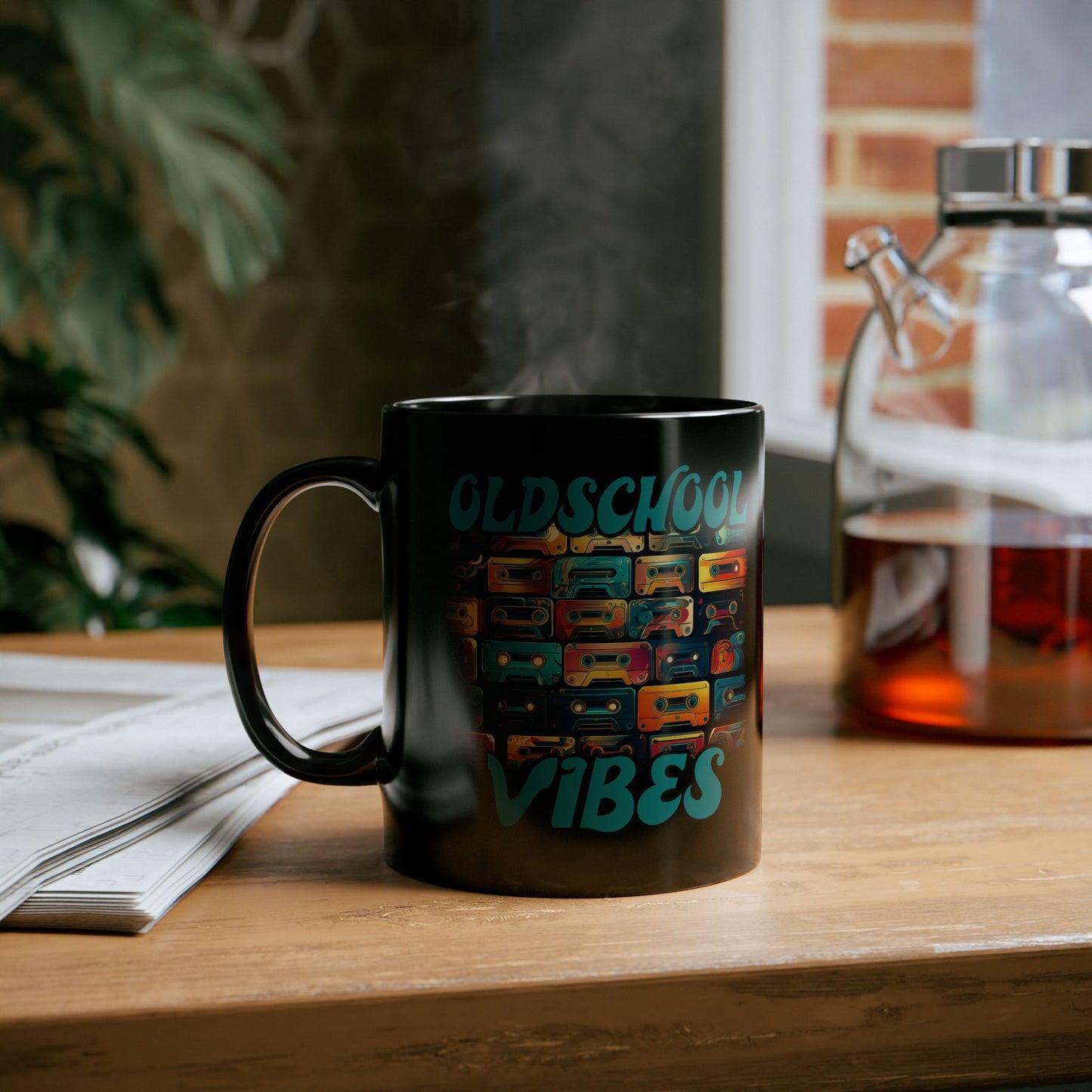 Oldschool Vibes 80er Retro Kassette Tasse, Geschenk für Musikliebhaber, Vintage Musik, Retro Kassette T-Shirt, Tasse Black Mug (11oz, 15oz)